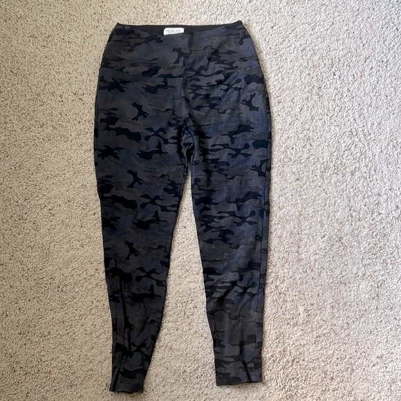 Black/gray camo leggings - Picture 1 of 3